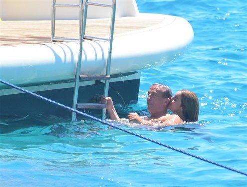 Ağaoğlu'nun yeni sevgilisi 23'lük Hazal	