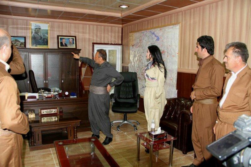 Kürt popçu Helly Luv'dan peşmergelere moral ziyareti	