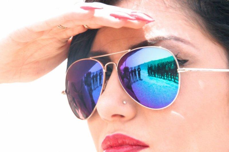 Kürt popçu Helly Luv'dan peşmergelere moral ziyareti	