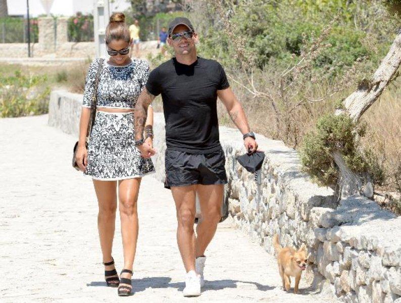 Wesley Sneijder Yolanthe'yi öpmeye doyamadı