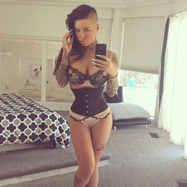 Christy Mack'i eski sevgilisi  hastanelik etti