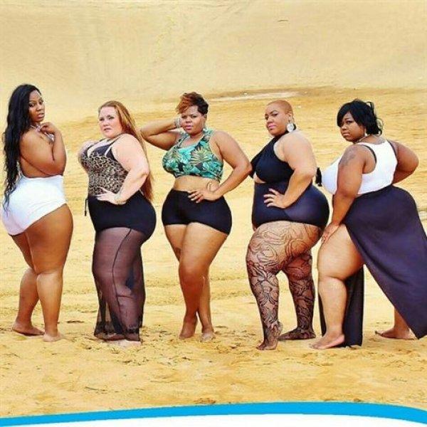 Kilolu kadınların "fatkini" çılgınlığı