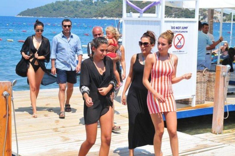 Rafet El Roman ve ailesi Bodrum’da tatil yapıyor 