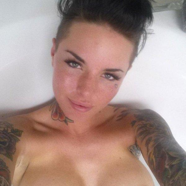 Christy Mack'i eski sevgilisi  hastanelik etti