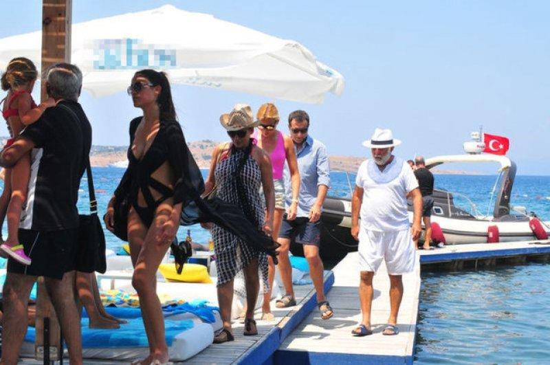 Rafet El Roman ve ailesi Bodrum’da tatil yapıyor 