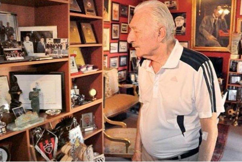 Beşiktaş'ın efsane başkanı Süleyman Seba'yı kaybettik 