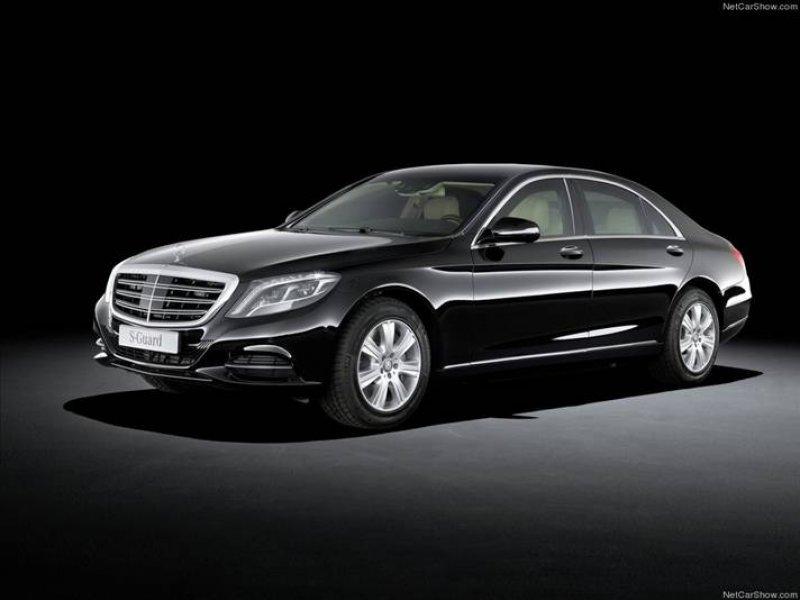 Mercedes yeni aracı S600 Guard'ı tanıttı