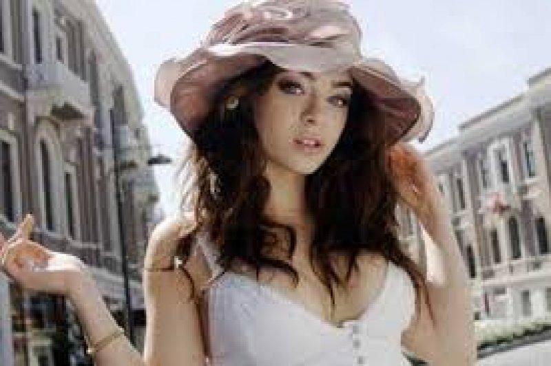 Öykü Çelik 25 günlük sevgilisi ile evlendi