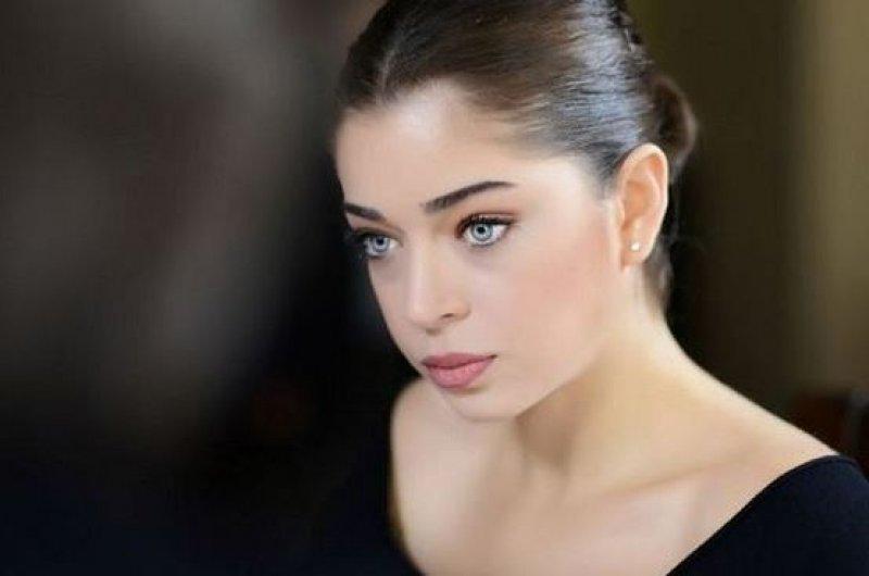 Öykü Çelik 25 günlük sevgilisi ile evlendi