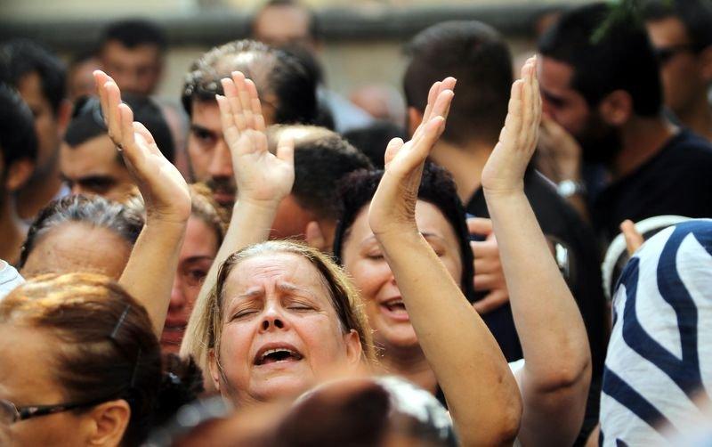 Mersin'de ölen gencin cenazesinde ağlayarak oynandı