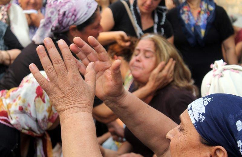 Mersin'de ölen gencin cenazesinde ağlayarak oynandı