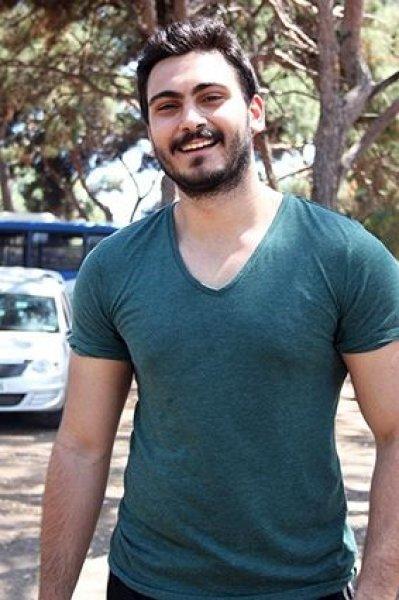 Mersin'de ölen gencin cenazesinde ağlayarak oynandı