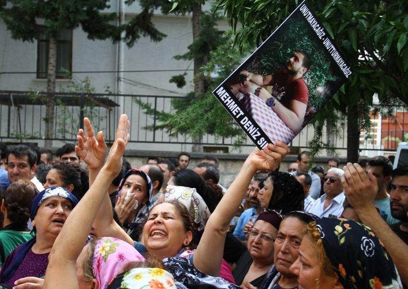 Mersin'de ölen gencin cenazesinde ağlayarak oynandı