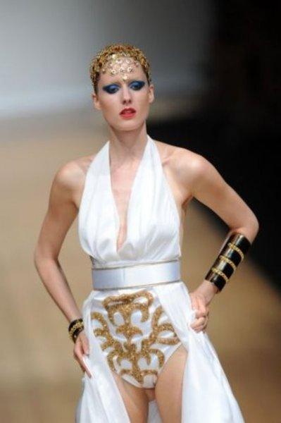 Kararsız güzel Wilma Elles