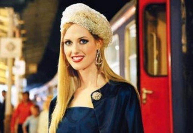 Kararsız güzel Wilma Elles