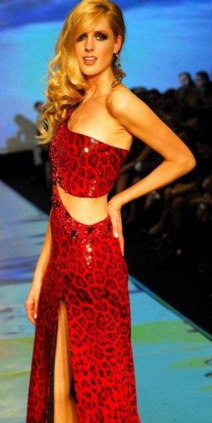 Kararsız güzel Wilma Elles