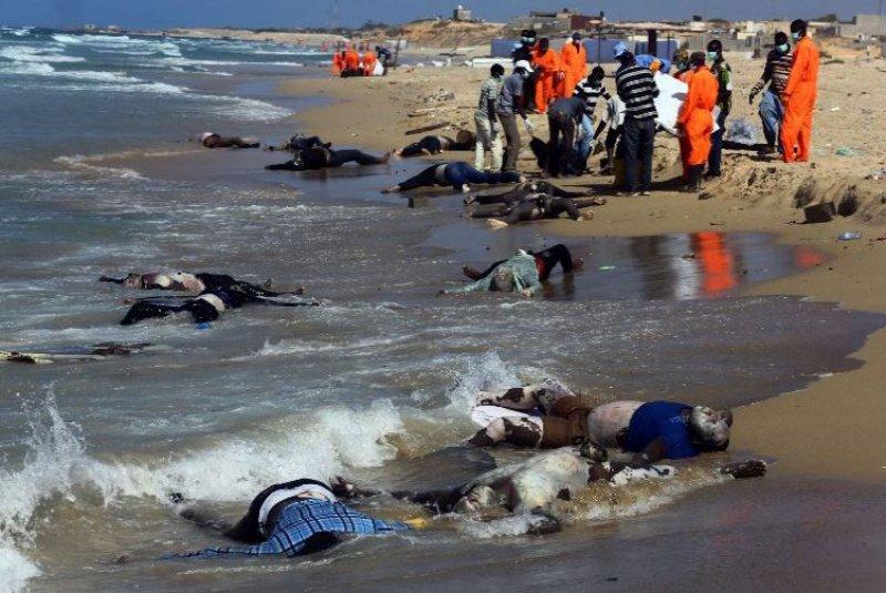 Denizden ceset topluyorlar