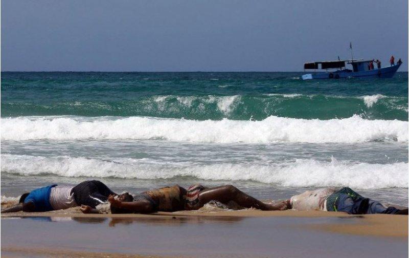 Denizden ceset topluyorlar