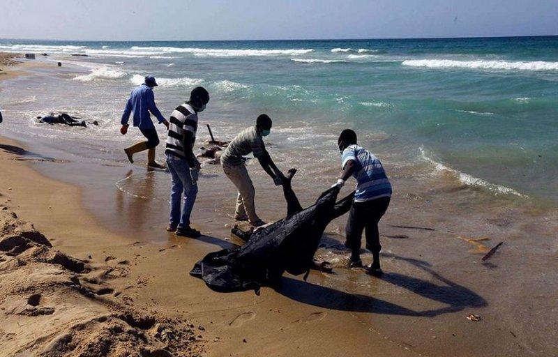 Denizden ceset topluyorlar