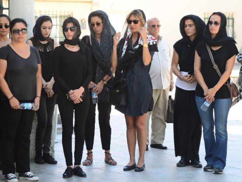 Gülse Birsel annesini son yolculuğuna uğurladı