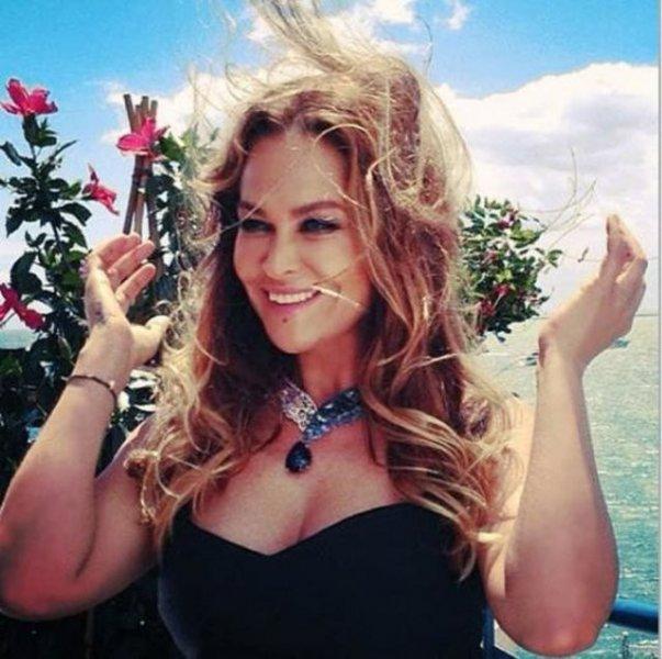 Dünden bugüne Hülya Avşar