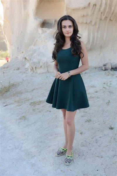 Yılanların Öcü’nün iki güzeli iyi anlaşıyor 