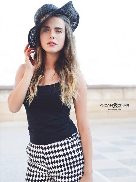 Yılanların Öcü’nün iki güzeli iyi anlaşıyor 