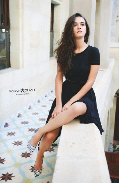 Yılanların Öcü’nün iki güzeli iyi anlaşıyor 