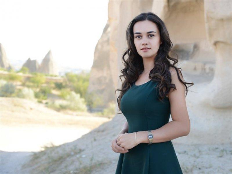 Yılanların Öcü’nün iki güzeli iyi anlaşıyor 