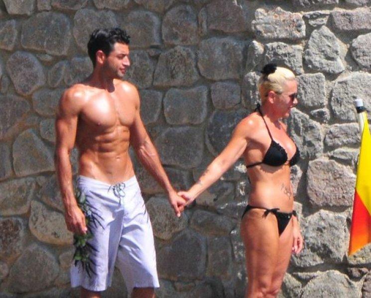 Billur Kalkavan'dan genç sevgiliye yoğun ilgi 