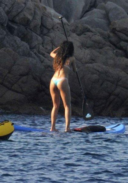 Rihanna denizin keyfini çıkarıyor 