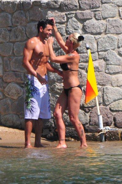 Billur Kalkavan'dan genç sevgiliye yoğun ilgi 