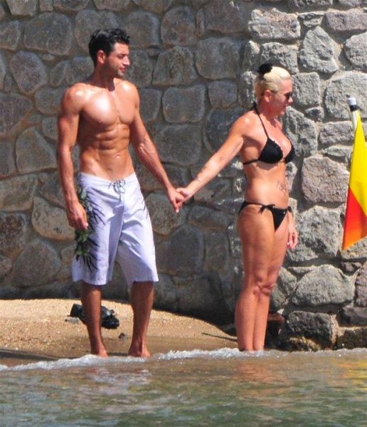 Billur Kalkavan'dan genç sevgiliye yoğun ilgi 