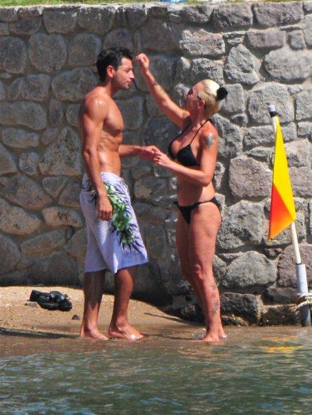 Billur Kalkavan'dan genç sevgiliye yoğun ilgi 