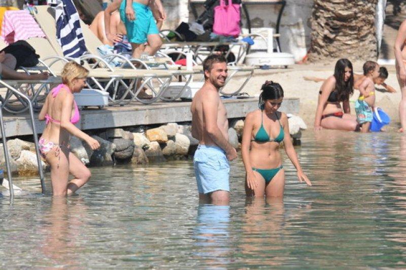 Özge Özpirinçci sinirden ağladı