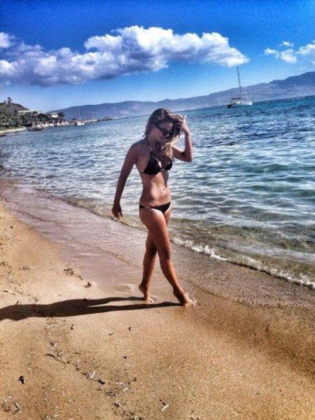 Yaza damgasını vuran bikinili ünlüler