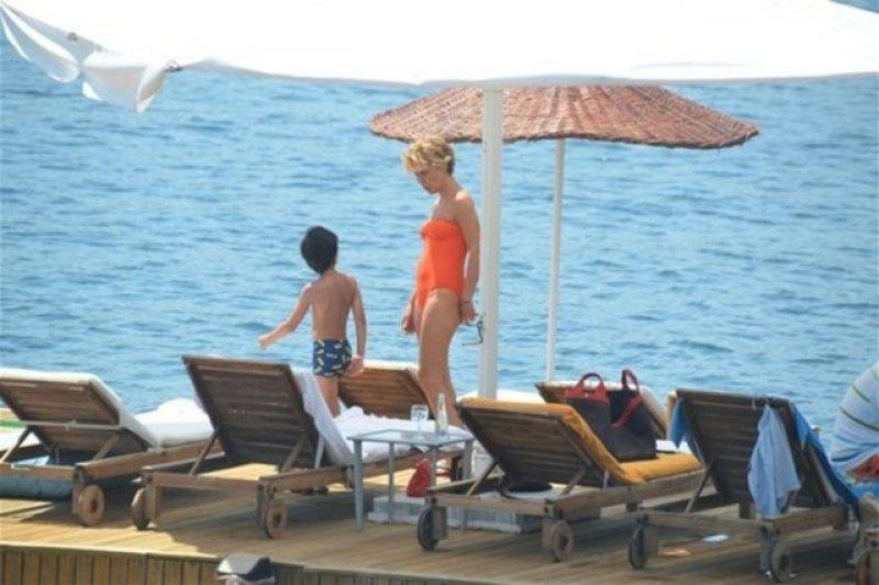 Yaza damgasını vuran bikinili ünlüler