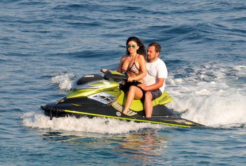 Yaza damgasını vuran bikinili ünlüler