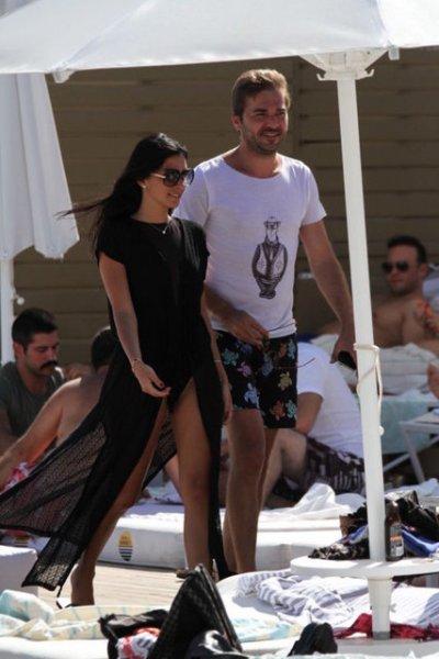 Özge Özpirinçci sinirden ağladı