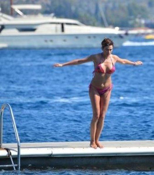 Yaza damgasını vuran bikinili ünlüler