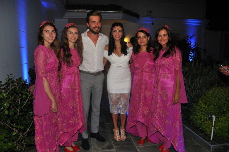 Özge Özpirinçci sinirden ağladı