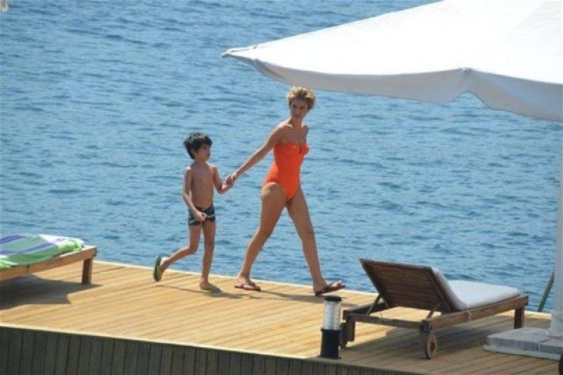 Yaza damgasını vuran bikinili ünlüler