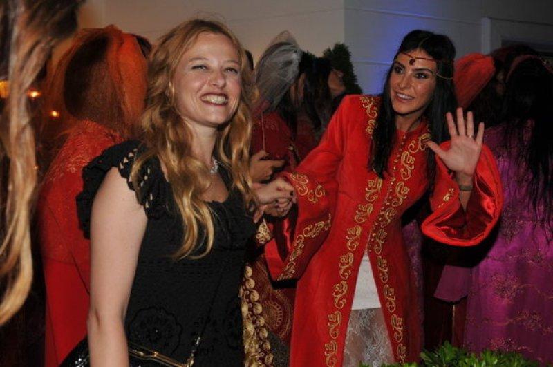 Özge Özpirinçci sinirden ağladı