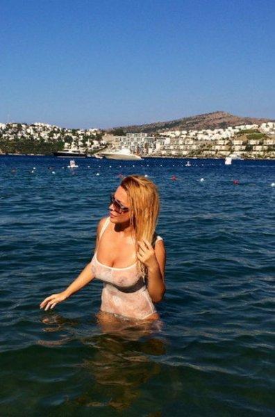 Yaza damgasını vuran bikinili ünlüler