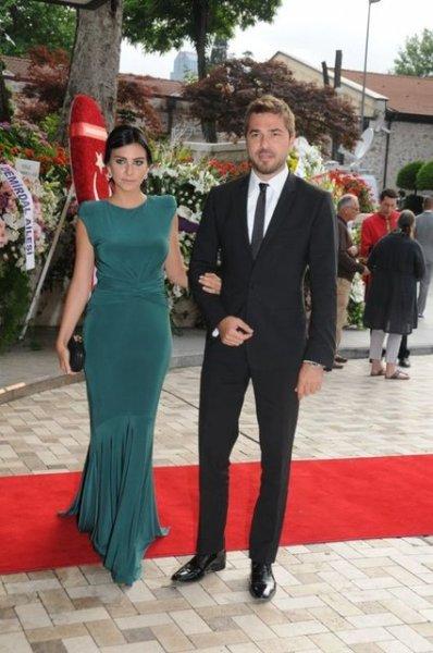 Özge Özpirinçci sinirden ağladı