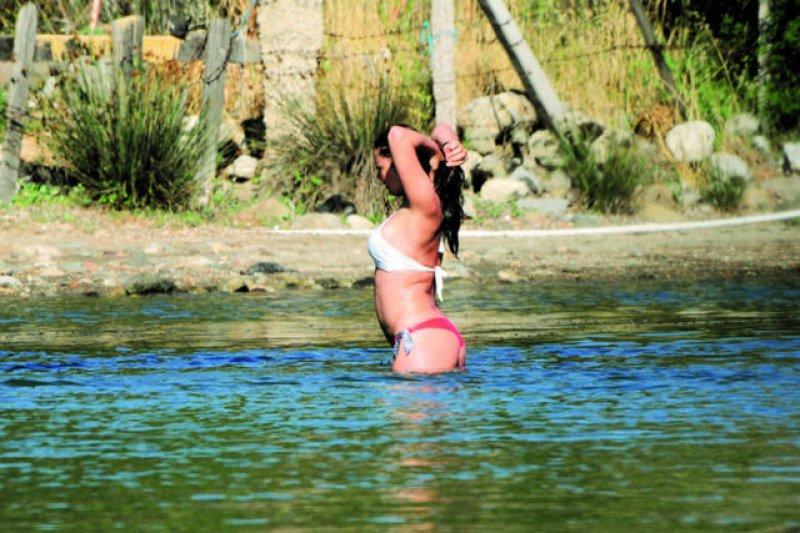 Yaza damgasını vuran bikinili ünlüler