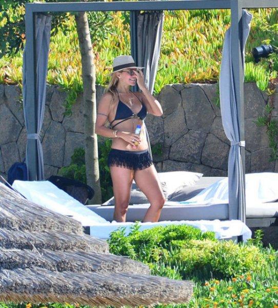 Yaza damgasını vuran bikinili ünlüler