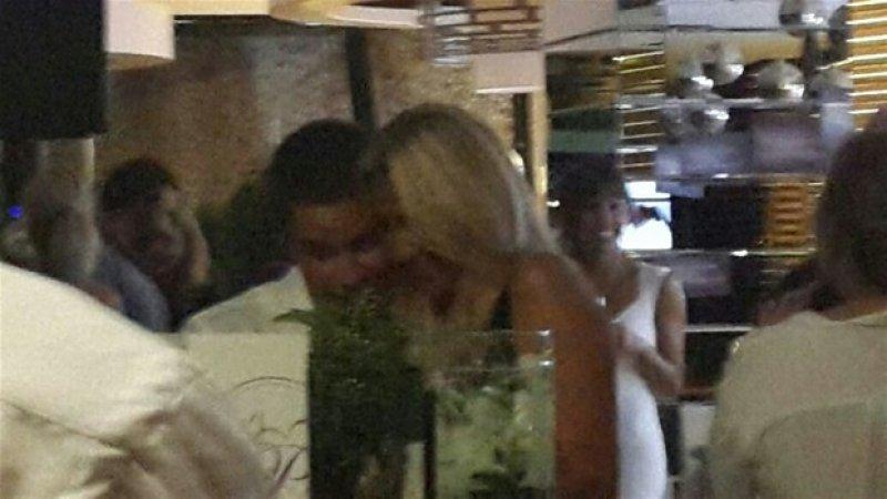 Pınar Altuğ'a doğum günü partisinde zabıta baskını