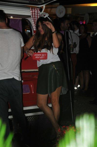 Pınar Altuğ'a doğum günü partisinde zabıta baskını