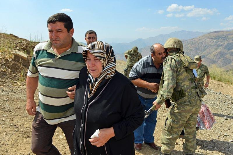 Hakkari'de oğlunun şehit olduğu yerden barış mesajı